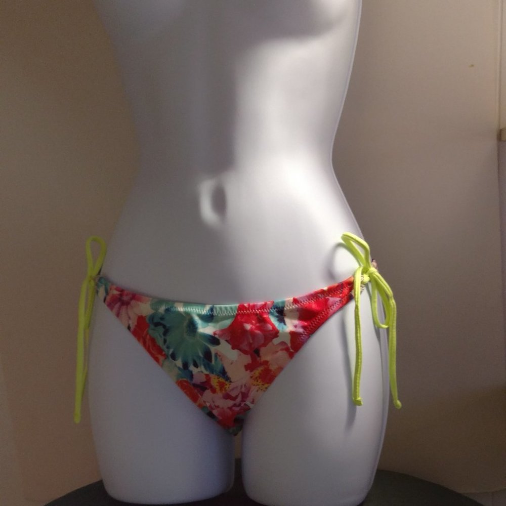 Raisins New Floral Medium Bikini Bottoms
